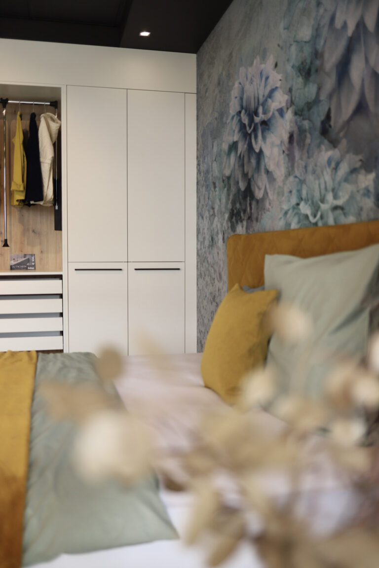 Einbauschrank für Schlafzimmer und Schrankraum von Dan Megastore Villach